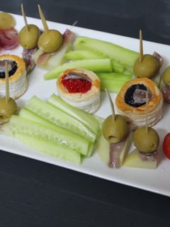 Una foto de Ensalada de anchoas y caviar