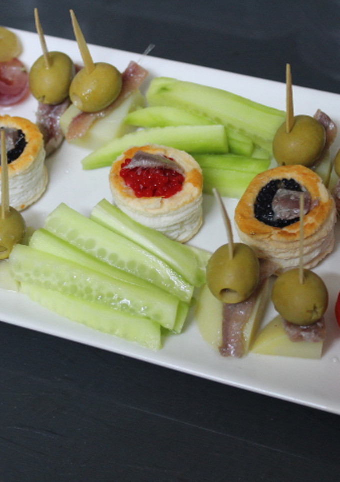 Una foto de Ensalada de anchoas y caviar