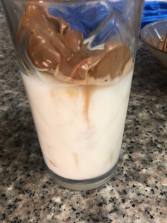 Una foto de Café batido de crema y leche