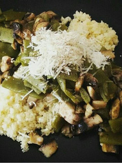 Una foto de Cous-cous y bajocas