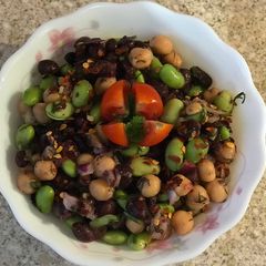 A picture of 3 bean salad.