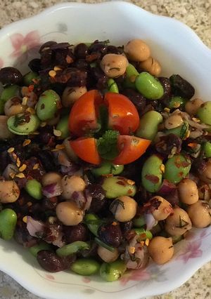 A picture of 3 bean salad.
