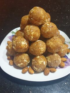 صورة لوصفة كرات التمر بالبسكويت