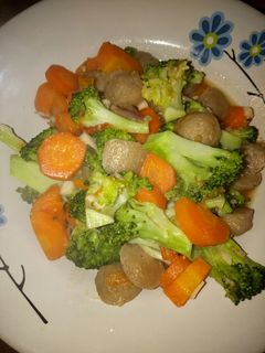 Foto resep Tumis brokoli wortel bakso pedas