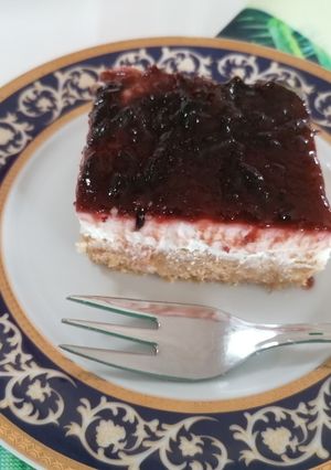 Φωτογραφία της συνταγής Το απόλυτο cheesecake, με σπιτική μαρμελάδα και ξύσμα λεμονιού!