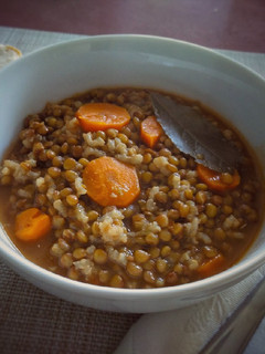 Una foto de Lentejas con arroz y verduras