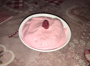 Una foto de Espuma de frambuesas