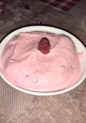 Una foto de Espuma de frambuesas