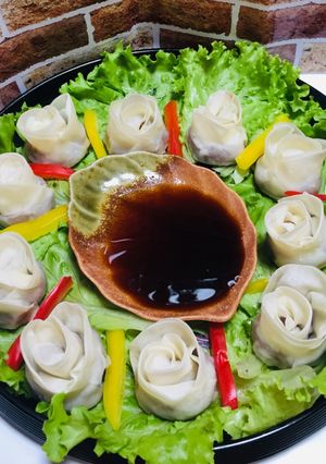 Una foto de Gyoza en forma de flor !