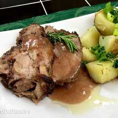 Una foto de Pierna de cordero asada con romero (al horno)
