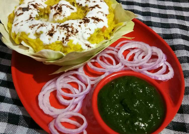 Recipe of Quick Mong dal khichdi with coriander chutney