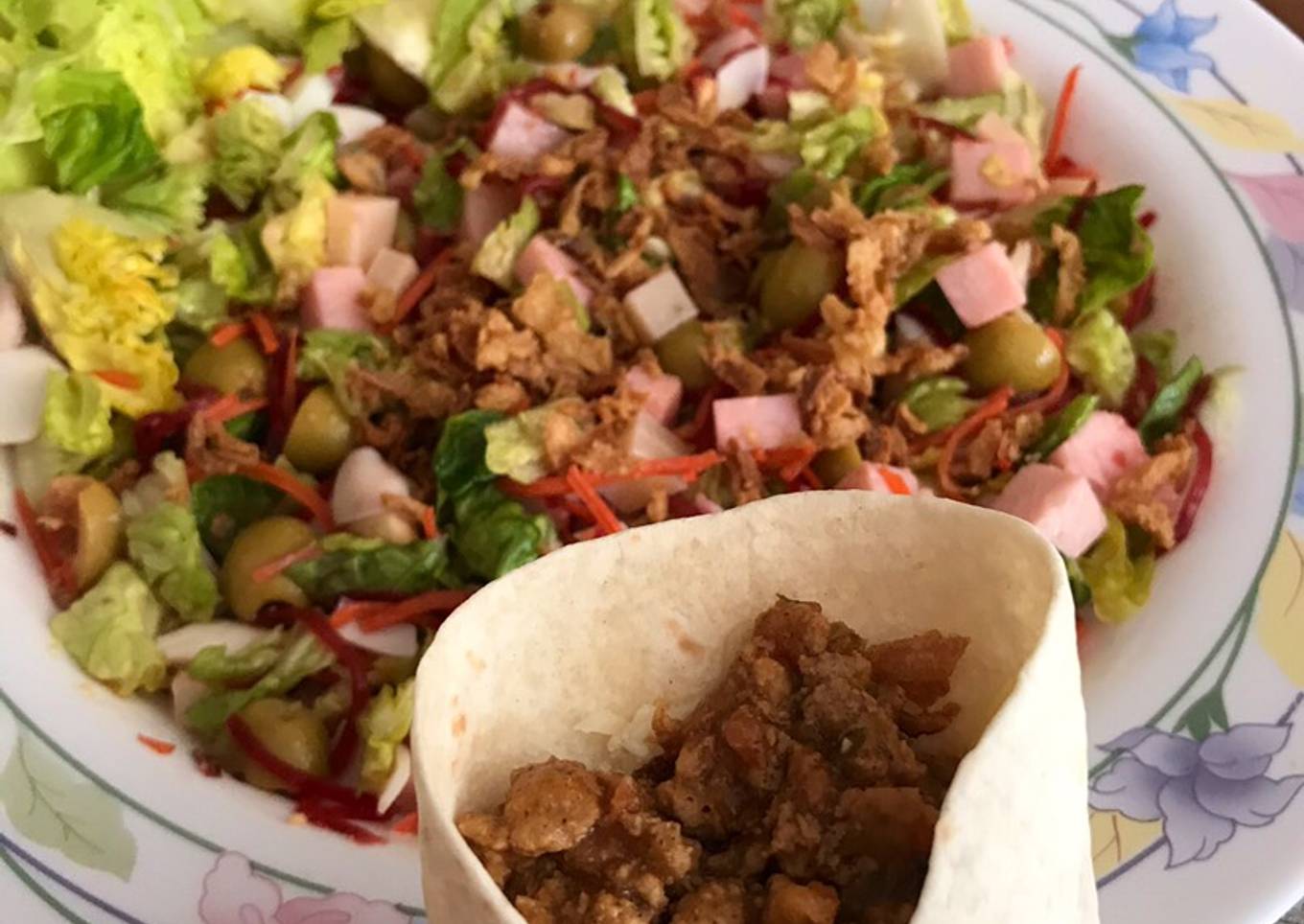 Burritos tex-mex y ensalada. 🌮🥗