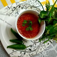 A picture of Pizza souce.