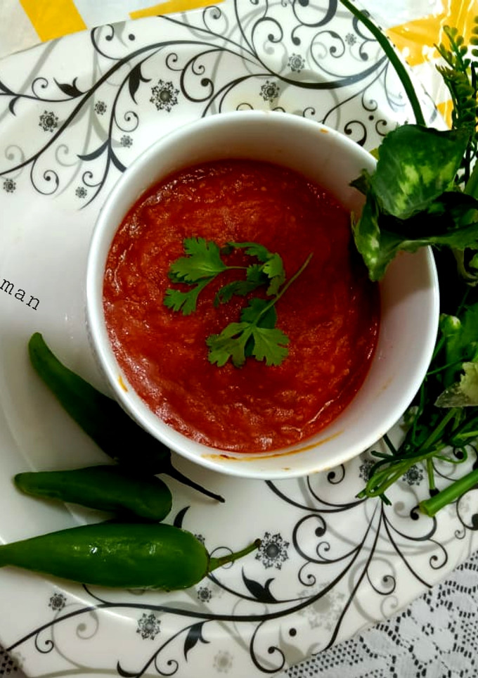 A picture of Pizza souce.