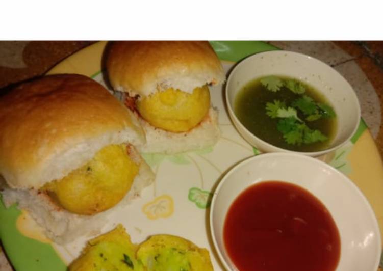 Recipe of Appetizing Mumbai street food vada pav