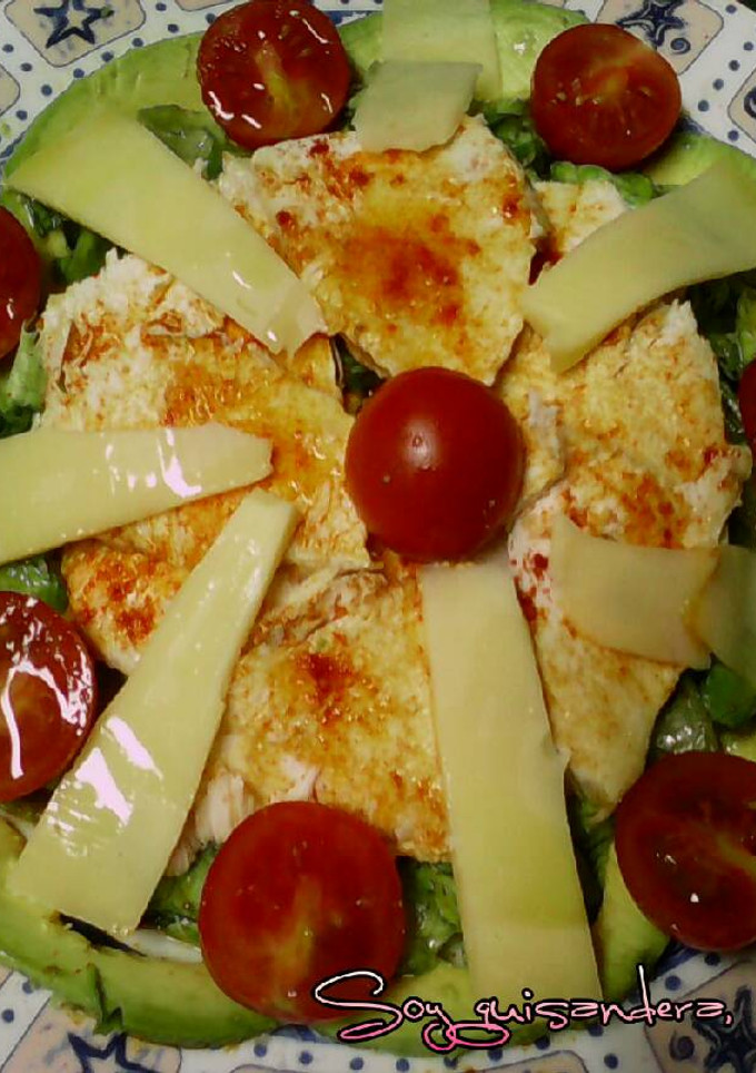 Una foto de Ensalada de pollo