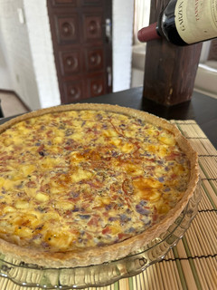 Una foto de 🧀 TARTA DE QUESO, LOMITO Y CEBOLLA 🧀