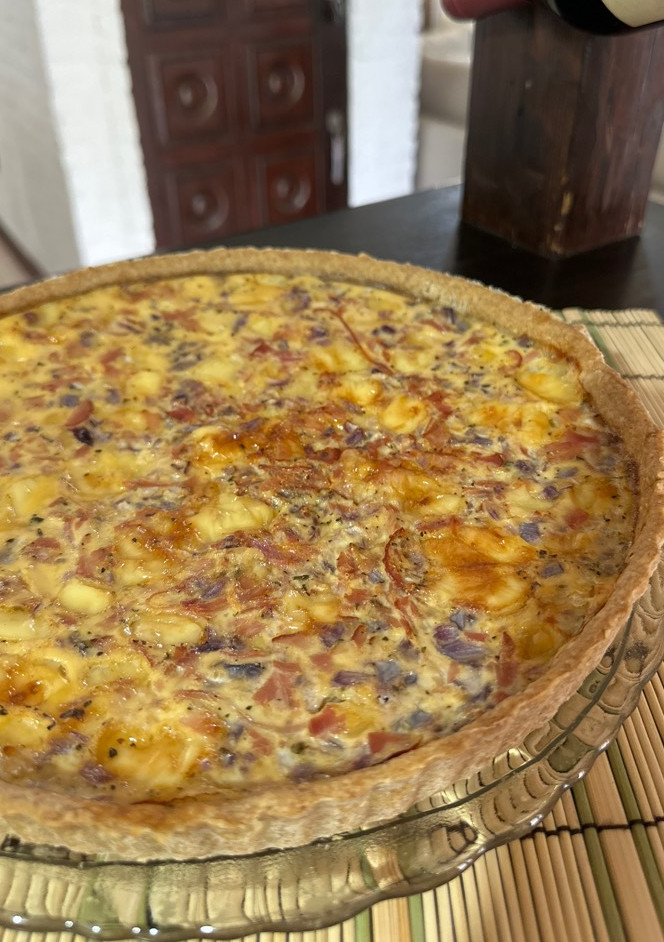 Una foto de 🧀 TARTA DE QUESO, LOMITO Y CEBOLLA 🧀