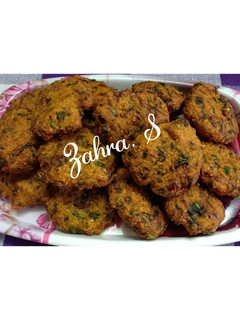 A picture of Green moong dal and matki ki dal bhajiyas.