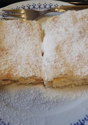 Túrós mazsolás rétes réteslapból recept fotója