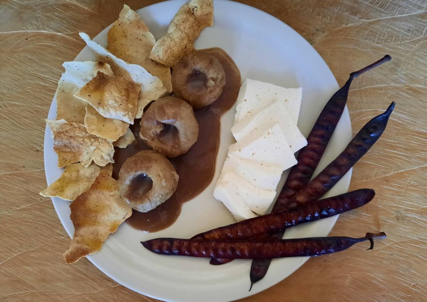 Frijol molido con bolitas de masa