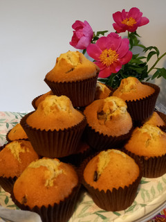 Una foto de Muffins con chips de chocolate con azúcar rubio