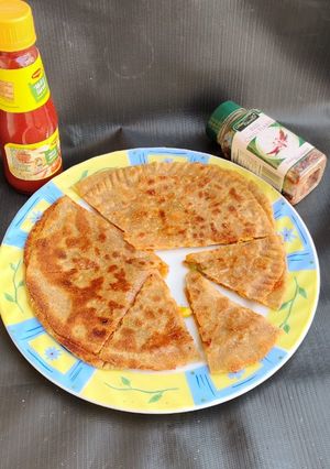 पिज्ज़ा पराठा (Pizza paratha recipe in Hindi) रेसिपी मुख्य फोटो