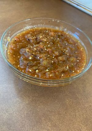 Una foto de Salsa asada (chile serrano, jitomates y tomates)