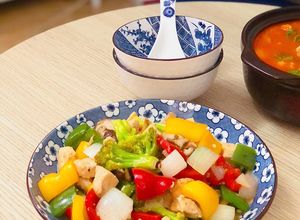 Hình của món Ức gà xào rau củ Vetula.