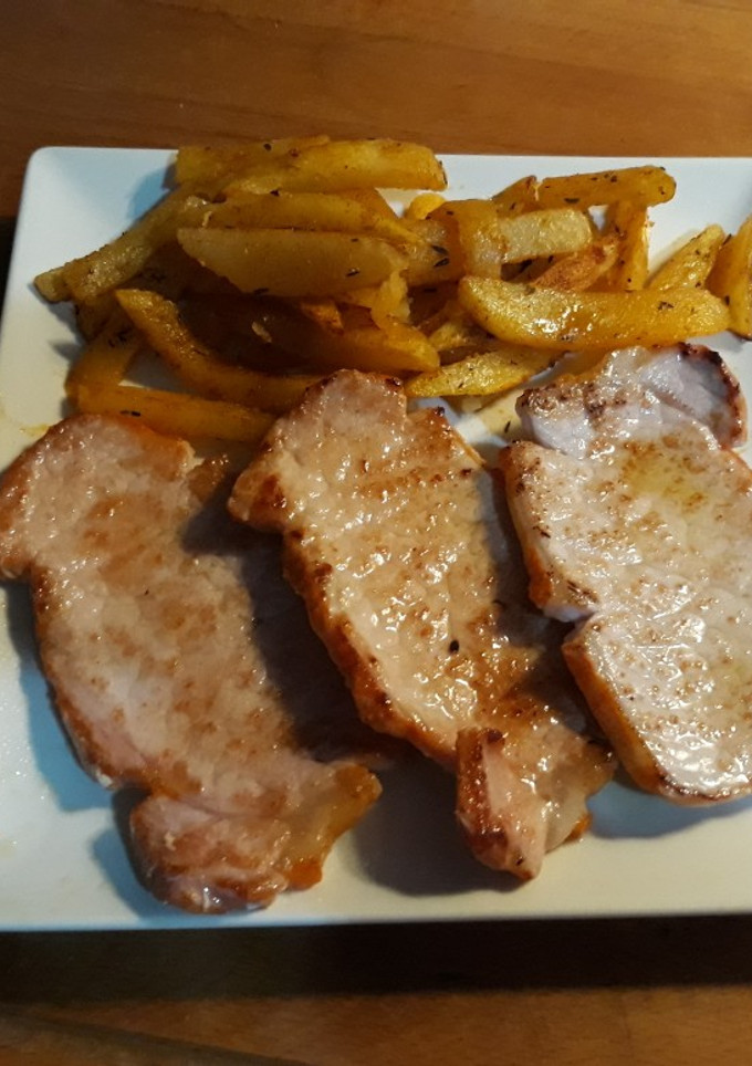 Una foto de Filetes de lomo con patatas