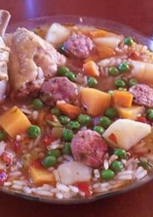 Una foto de Guiso de pollo y arroz