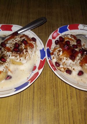 A picture of Dahi bhale.