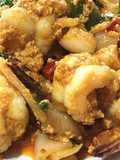 กุ้งสดผัดผงกะหรี่