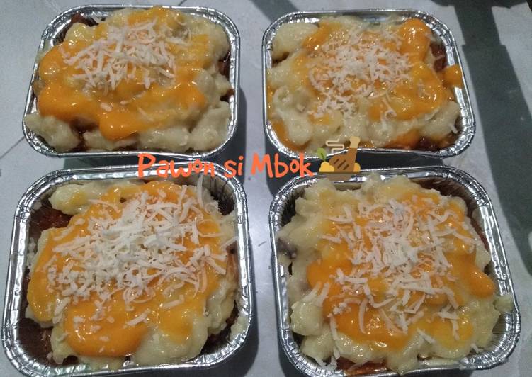 Cara Gampang Menyiapkan Mesh potatoes with macaroni cheese sauce bolognaise Anti Gagal