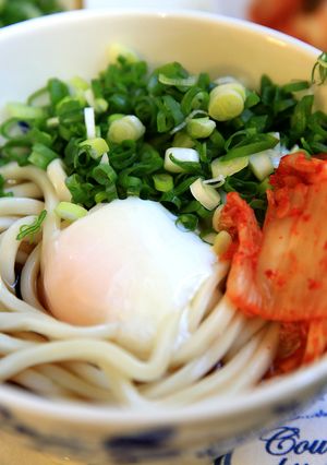 烏龍麵溫泉蛋的做法。 的食譜成品照片