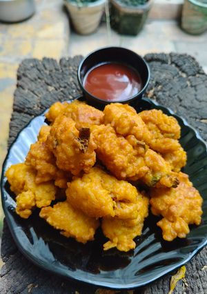 A picture of Leftover Rice pakoda.