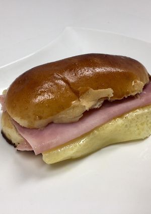 Foto principal de Mini bocadillo de jamón y queso
