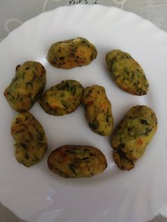 Una foto de Buñuelitos de calabacín y patata