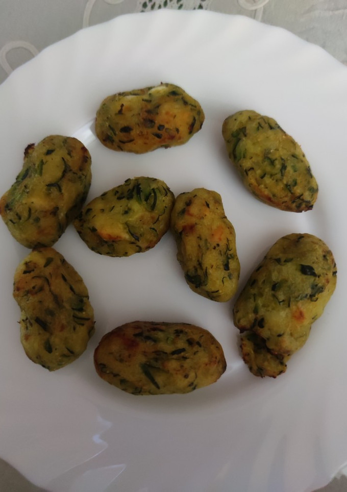 Una foto de Buñuelitos de calabacín y patata