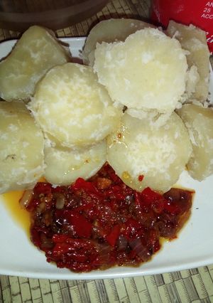 A picture of Boiled sweet potato with souce.