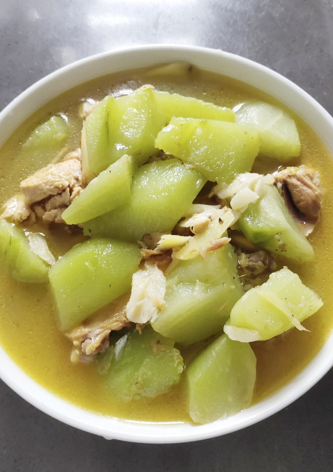 A picture of Tinolang Manok.