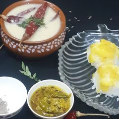 A picture of Rajasthani khatti mithi kadhi.