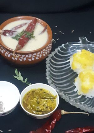 A picture of Rajasthani khatti mithi kadhi.