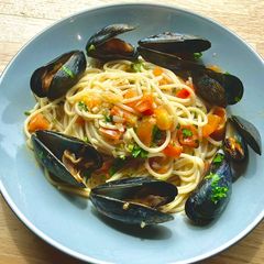 A picture of Pasta with mussels and tomatoes.