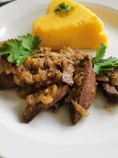 O poză a rețetei Ficat de porc cu ceapă.