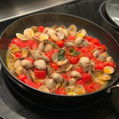 Cockles, mini tomatoes, pasta A picture of Cockles, mini tomatoes, pasta.