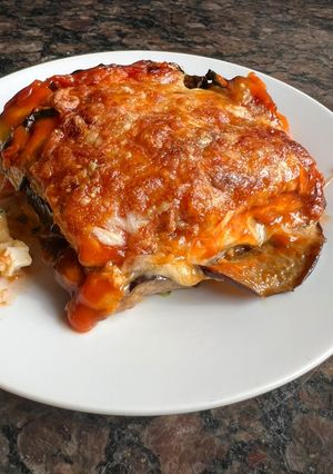 Una foto de Milhojas de verduras y huevo