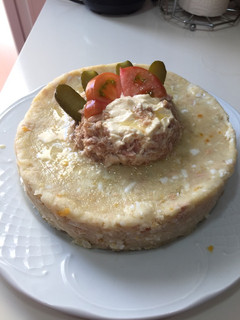 Una foto de Timbal de patata y atún