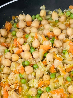 Una foto de Cuscús con garbanzos y verduras