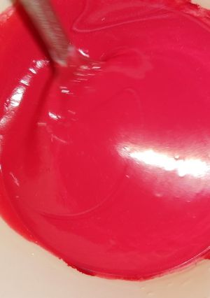Una foto de Glaseado espejo rojo